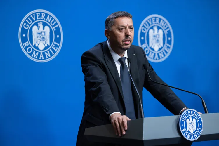 „Nu sunt bani pentru plata salariilor şi burselor”, susține Daniel David Foto: gov.ro