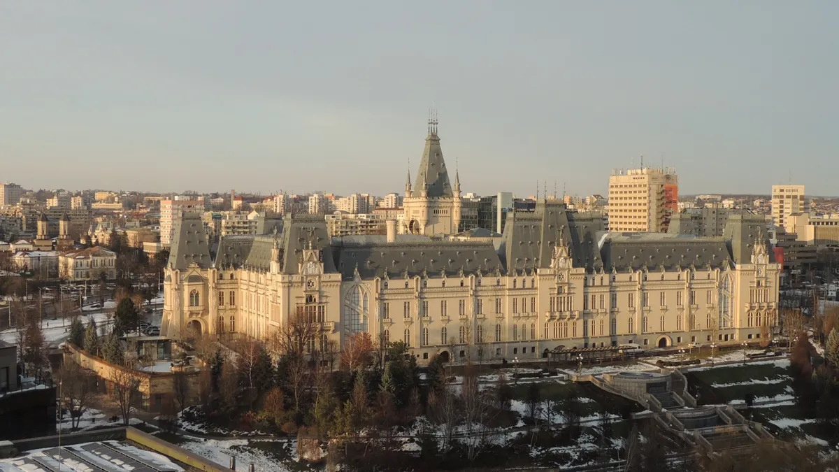 Unul din cele mai cunoscute palate din România ar putea fi cedat de Ministerul Culturii (sursa: ziaruldeiasi.ro)