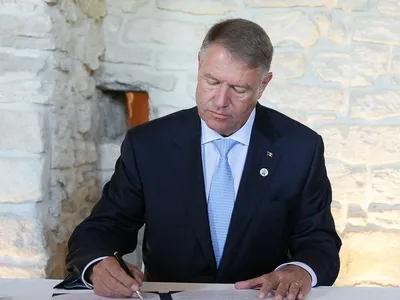 Statul va deconta repatrierea românilor decedați (sursa: Facebook/Klaus Iohannis)