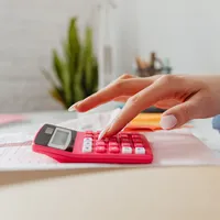 Cum se va calcula salariul bugetarilor potrivit noii legi a salarizării: formula completă, de la brut la net