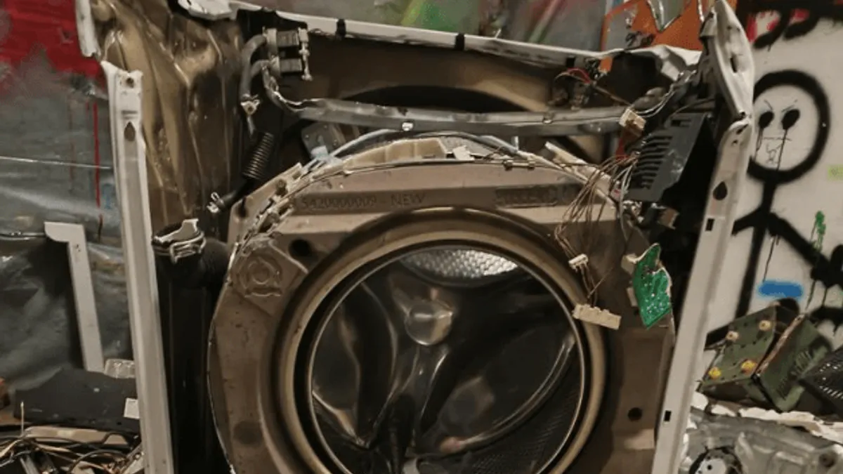 "Camera de furie": spargi ce vrei (sursa: ziaruldeiasi.ro)