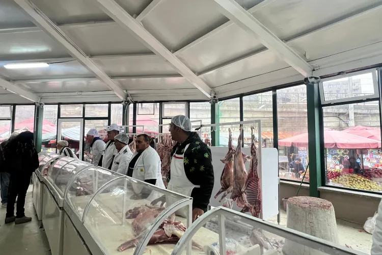 Carnea de miel din piețe s-a ieftinit față de 2025, supermarketurile vând și cu 50% mai scump (sursa: ziaruldeiasi.ro)