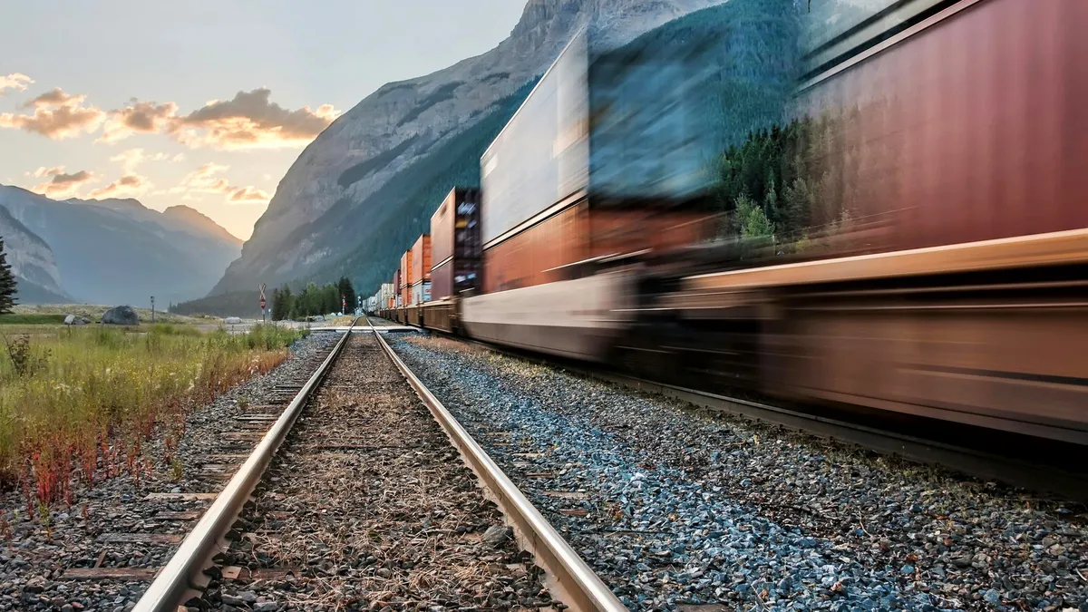 Compania de stat cu un CA din 5 membri, plus un director excelent plătit, dar fără angajați Foto: Facebook Carpatica Feroviar