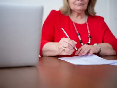 30 septembrie, termen limită pentru pensionarii din diaspora: certificatul de viață, documentul fără de care pensia poate fi suspendată