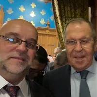 Mihai Lauruc, legături puternice în Rusia. Aici, împreună cu ministrul de Externe, Serghei Lavrov (dreapta) (sursa: Facebook/Михаило Лаурук)