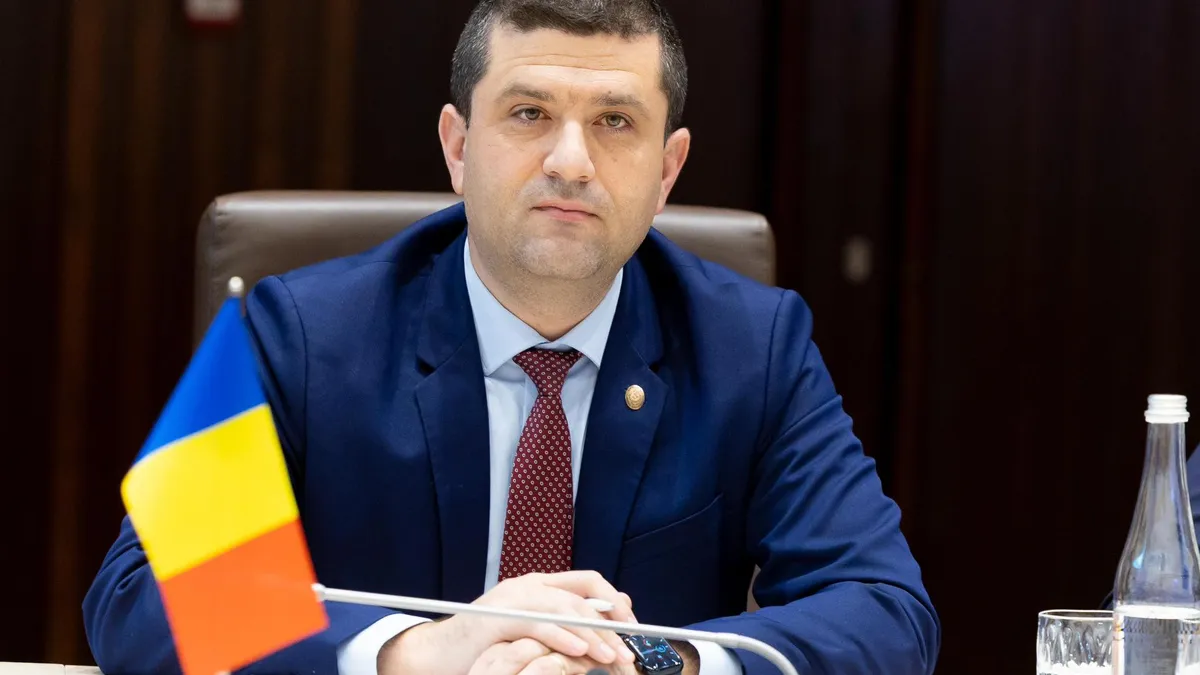 Ce obiectiv-cheie are un director al unei companii de stat: să vină opt ore la slujbă, spune Radu Miruță Foto: Facebook