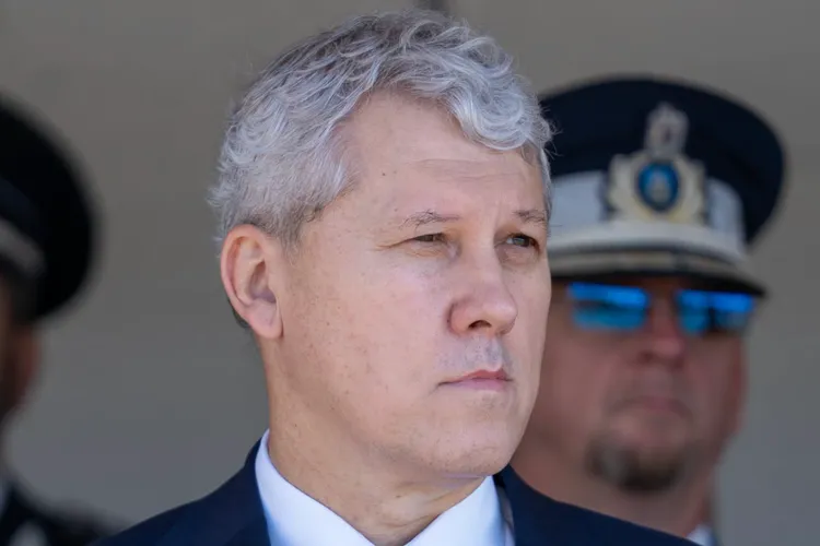 EXCLUSIV Scandalul armei de asalt prin SAFE: Predoiu și Cotroceniul insistă pentru Sig Sauer, deși România are oferte clare de la Heckler & Koch și FN Herstal