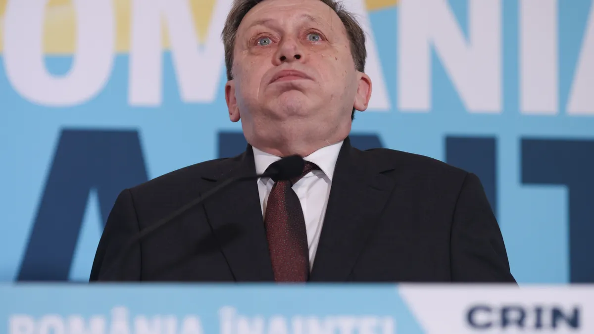 Crin Antonescu s-a angajat în fața Securității să-l influențeze „pozitiv” pe prietenul său Foto: Inquam/George Calin