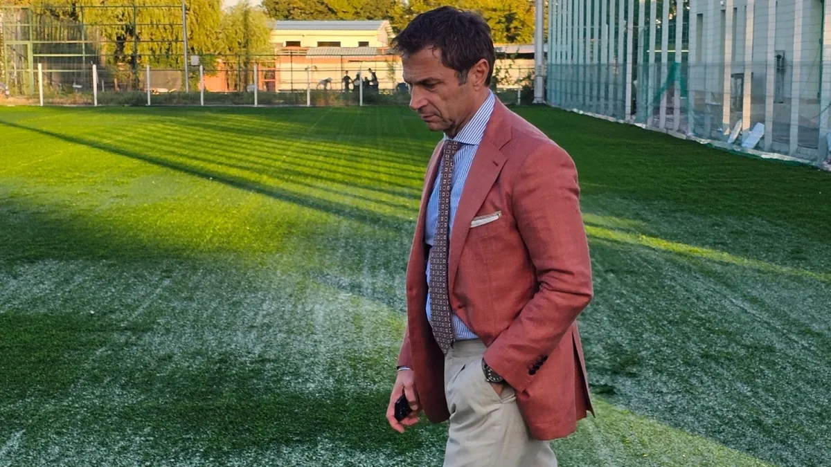 Primarul care și-a investit șpăgile în haine Foto: Facebook Cristian Radu