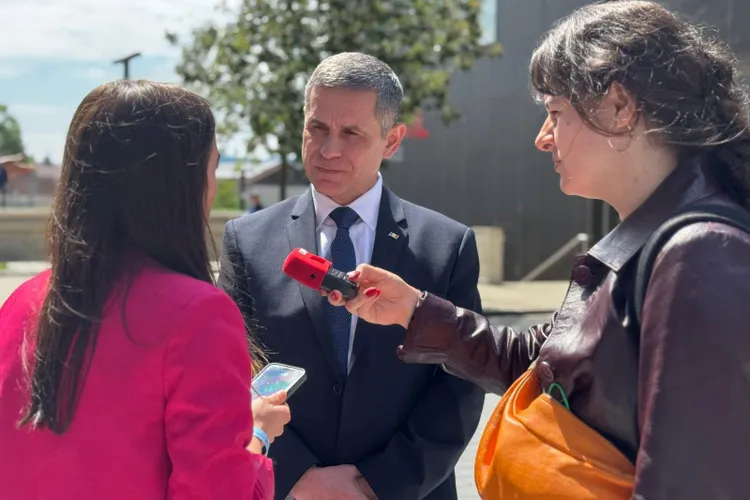 Ministrul Apărării din Republica Moldova, Anatolie Nosatîi, a refuzat o întrebare în limba rusă, deşi în CV-ul său scrie că vorbeşte limba