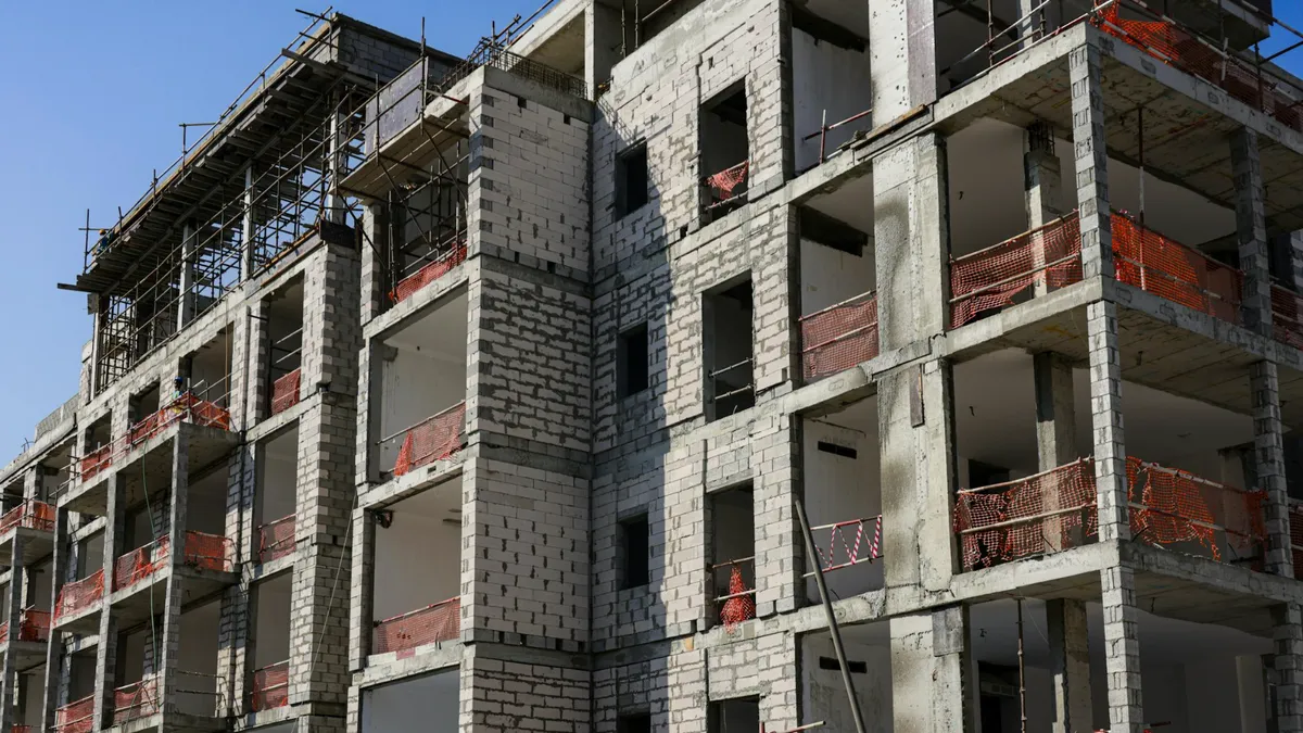 Avans dublu înapoi dacă dezvoltatorul nu predă la timp apartamentul, decizie de instanță (sursa: Pexels/Magda Ehlers)