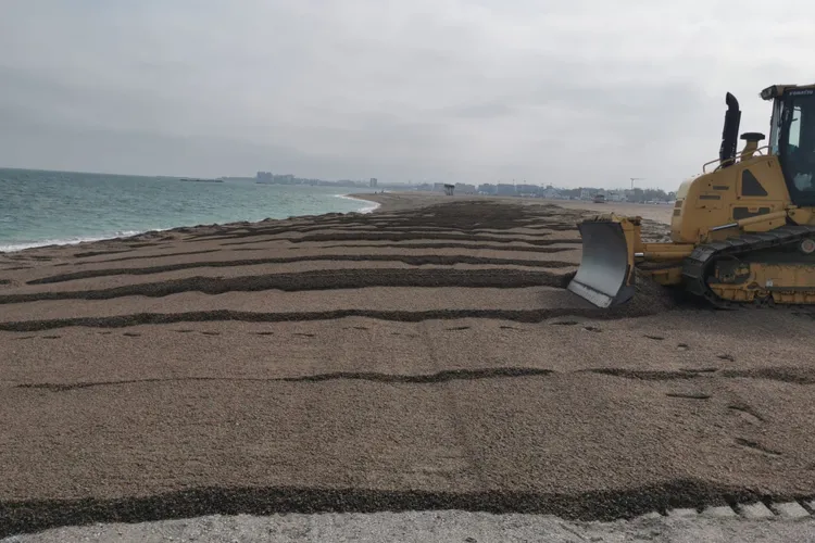 Lărgirea plajelor, furt uriaș prin supradimensionare (sursa: Facebook/Apele Romane Dobrogea-Litoral)