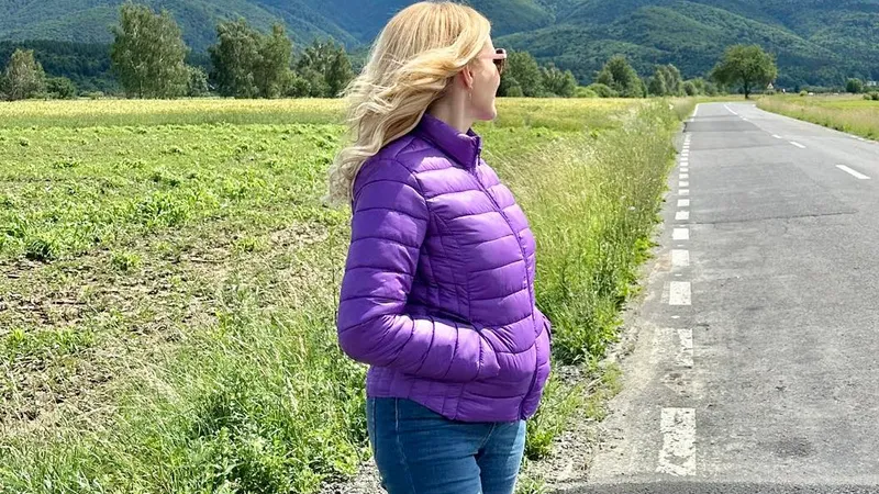 După ce a luat bătaie, Firea postează panseuri Foto: Facebook