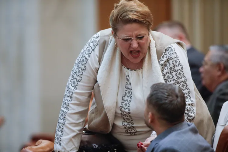 Șoșoacă cere să fie împușcată conducerea Parlamentului  Foto: Inquam/ George Calin