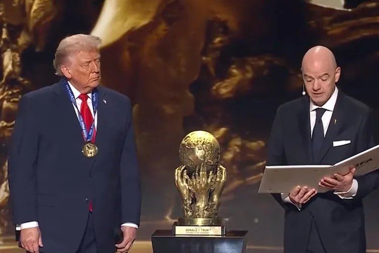 Trump primește premiul FIFA pentru Pace (sursa: Facebook/The White House)