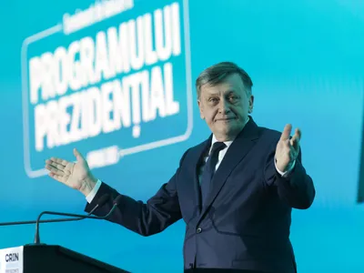 Crin, panicat, fuge de scandalul fake (sursa: Inquam Photos/George Călin)