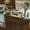 Parlamentarii lui Șoșoacă votează acum necondiționat un guvern PSD. Acum o săptămână, PSD a dat SOS România un loc în conducerea Parlamentului