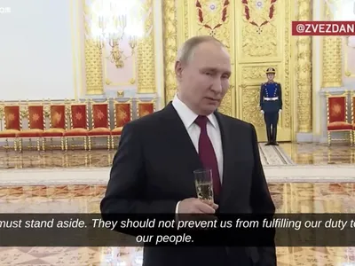 Putin bea și amenință: continuăm bombardamentele (sursa: Twitter/Dmitri)