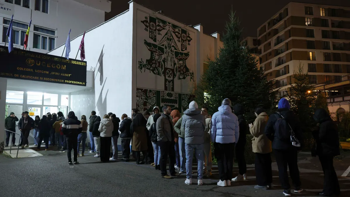 Nicușor Dan arată de ce prezență are nevoie ca să câștige Foto: Inquam/Octav Ganea