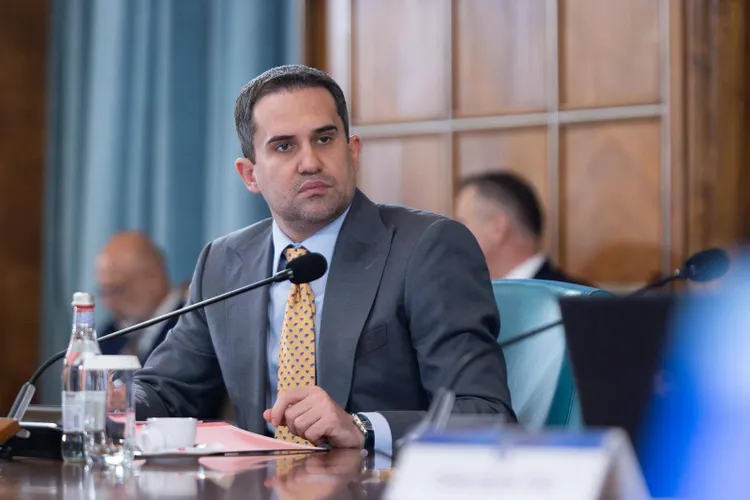 Ciocoismele ministrului Șerban: apartament RAAPPS, 83.000 de euro pe sedii parlamentare fantomă, transport decontat deși e plimbat de SPP (sursa: Facebook/Ciprian Serban)