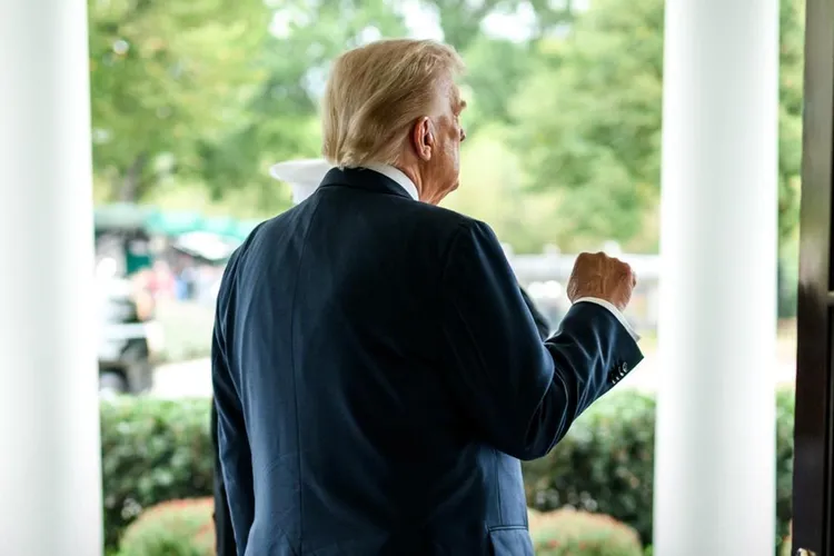 Trump trimite Garda Națională la Chicago (sursa: Facebook/The White House)