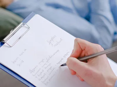 Legea psihologilor divide comunitatea profesională (sursa: Pexels/SHVETS production)