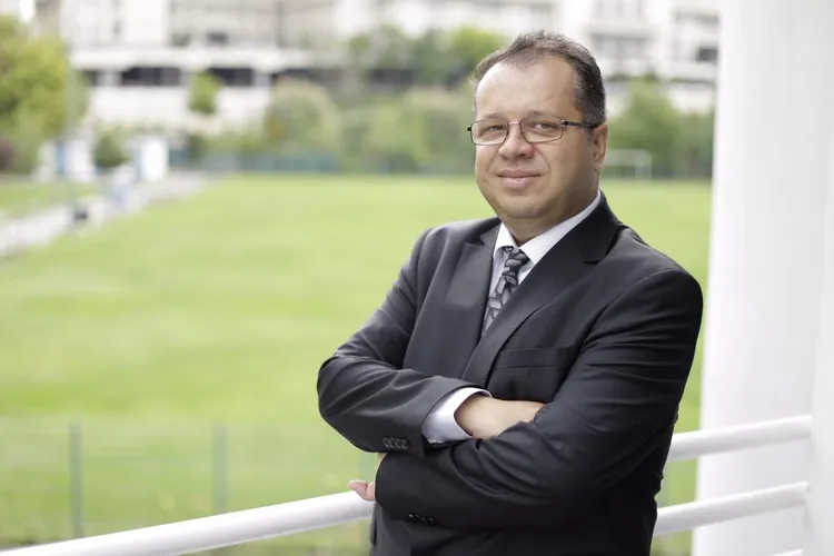 Cine este angajatul la stat de care nu ați auzit, dar care câștigă mai mult decât Isărescu Foto: Invest Energy