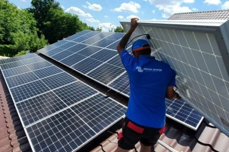 Înscrierea în programul pentru fotovoltaice, blitz (sursa: ziaruldeiasi.ro)