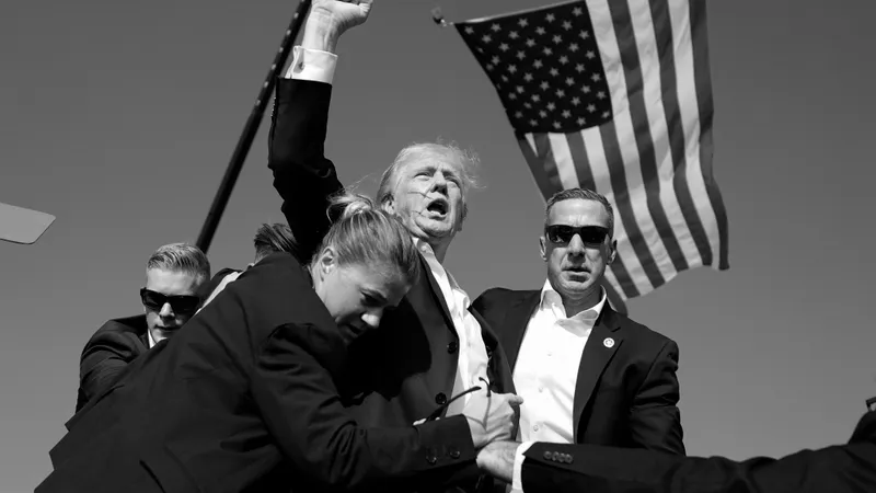 Fotografia istorică cu Trump, după atentat, explicată Foto: Twitter