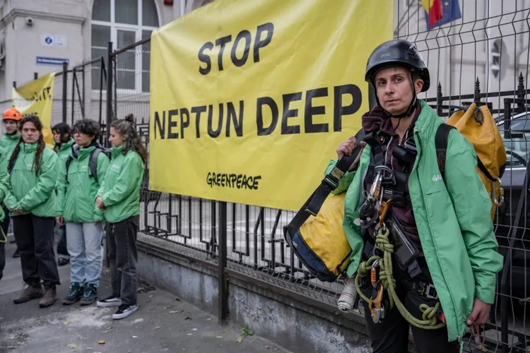 Romgaz s-a retras din procesul Greenpeace (sursa: Facebook/Greenpeace Romania)