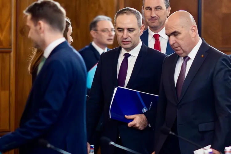 Deficit uriaș la nouă luni, salariile bugetarilor cresc, colectarea TVA - mediocră Foto: Facebook