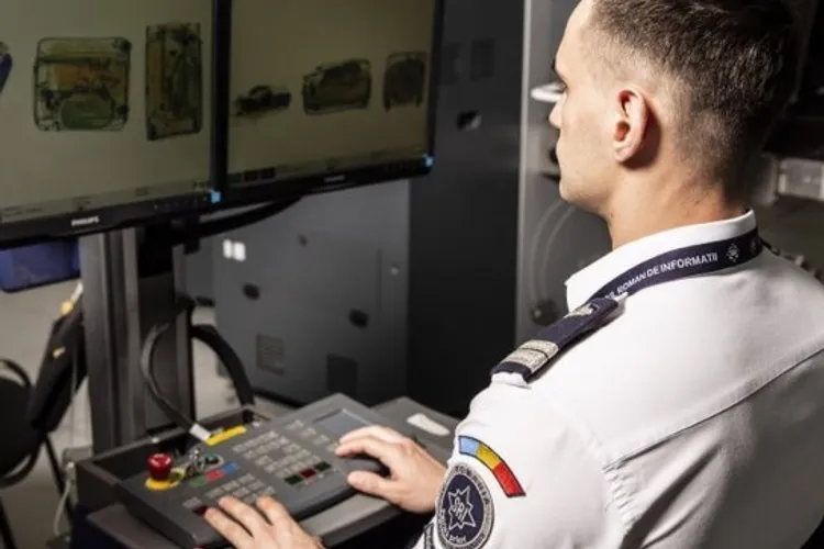 SRI are locuri dedicate în universități pentru viitorii ofițeri. Studenții primesc statut militar și 950 de lei lunar