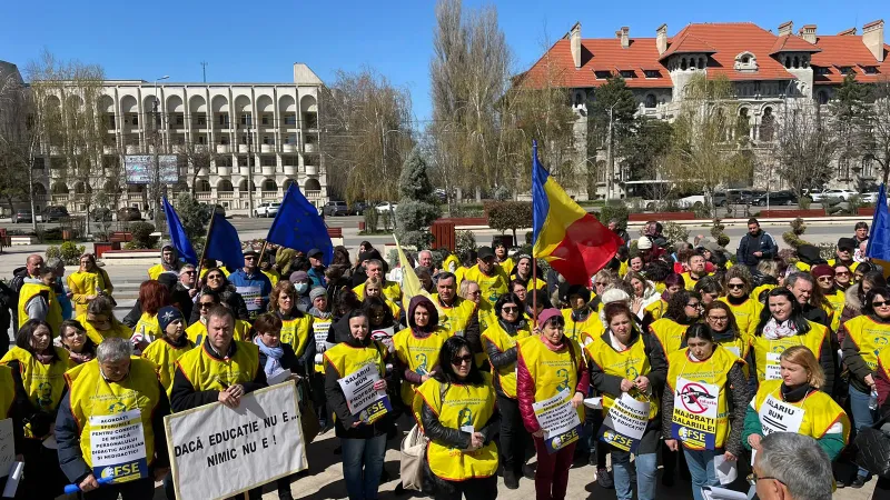 Primii bugetari care ies în stradă și pregătesc greva: cei din Educație