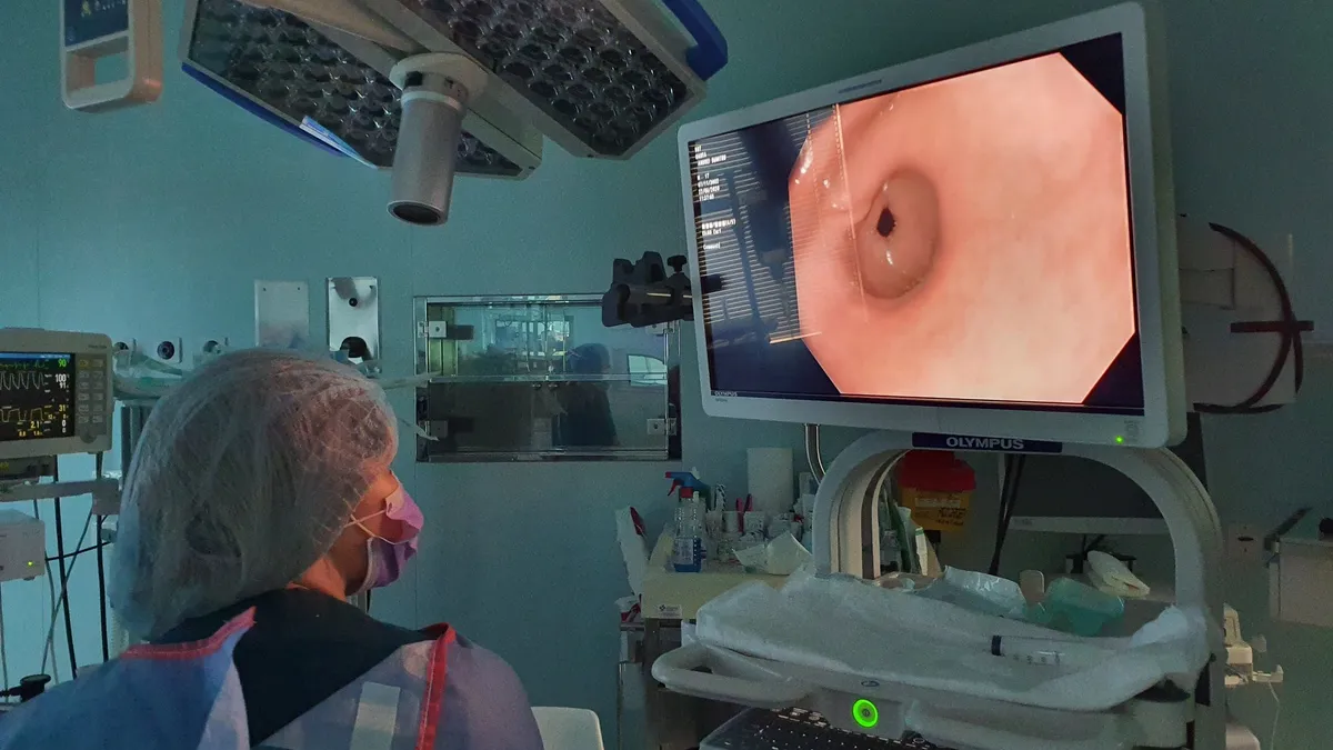 o fetiță de doi ani a fost uitată într-o încăpere cu raze ultraviolet Foto: Facebook Spitalul Gomoiu