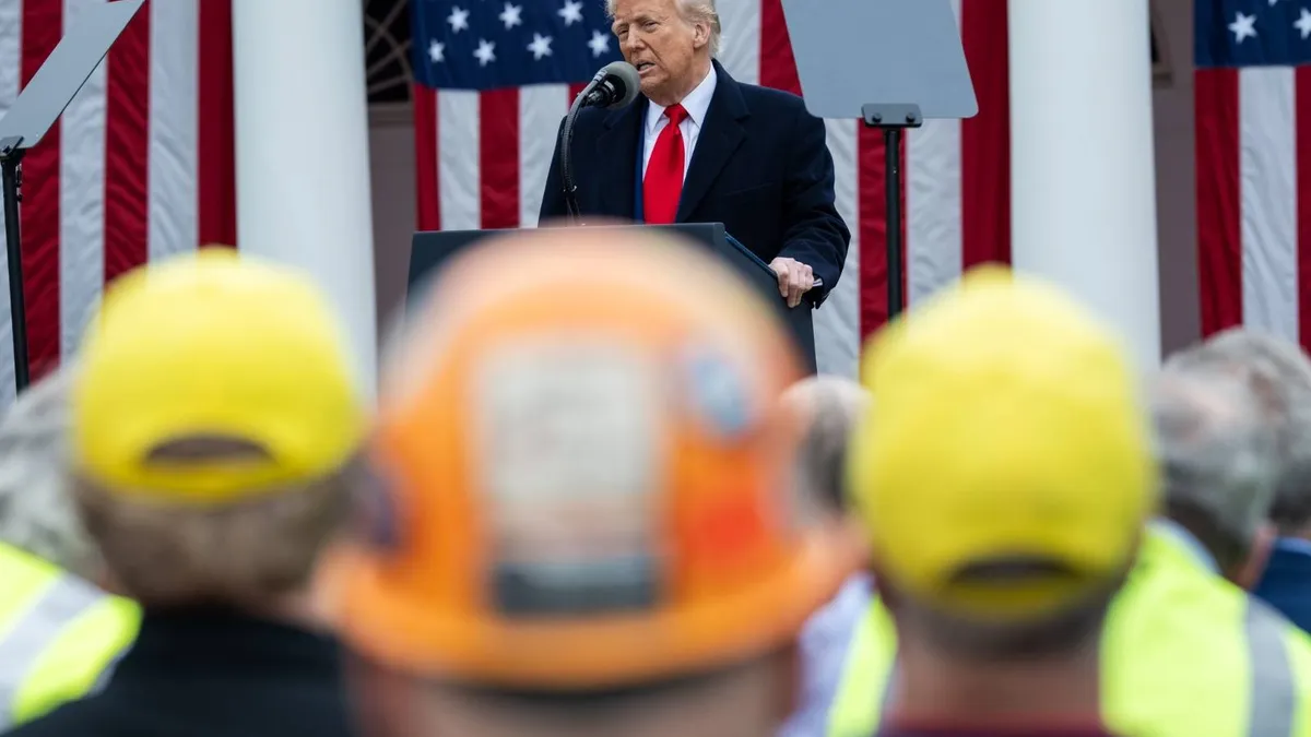 Trump avertizează americanii asupra vremurilor grele (sursa: Facebook/The White House)