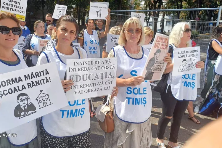 Începutul școlii marcat de protestele profesorilor (sursa: Facebook/Fsli Romania)