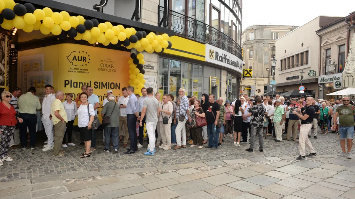 Cozi ca pe vremea lui Ceaușescu pentru casele promise de George Simion Foto: Facebook