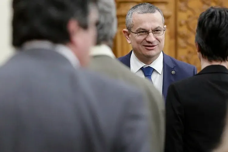 Cine este clientul UDMR din CCR care s-a aliat cu judecătorii PSD și l-a lovit pe Dominic Fritz: a predat la SRI și la institutul PSD, plătit