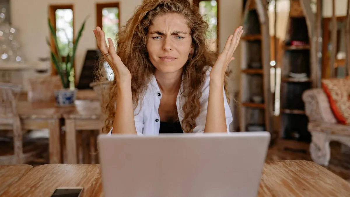 Cum arată cele mai noi fraude online și cum ne putem proteja? (sursa: Pexels/Yan Krukau)