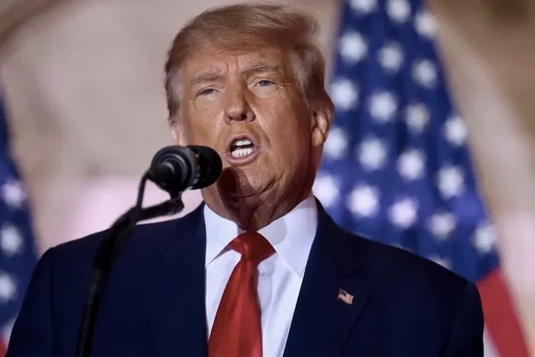 Trump sugerează că ar trebui repus la putere chiar dacă pentru asta ar trebui abolită Constituția SUA