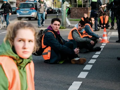 Zeci de străzi berlineze, blocate climatic (sursa: letztegeneration.de)