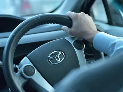 Cum poți înmatricula în România o mașină cu volan pe dreapta (sursa: Pexels/ALEEM UL HASSAN)