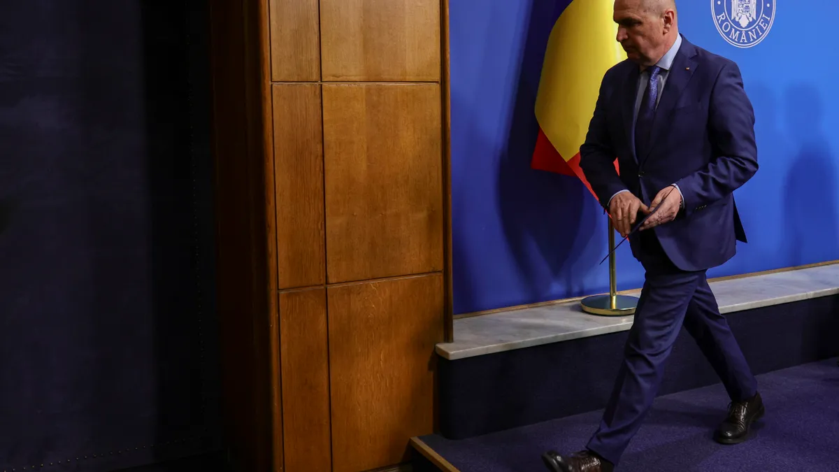 PSD contratacă prin Antena 3: Bolojan, acuzat că vrea să vândă aeroportul Otopeni Foto: Inquam/Octav Ganea