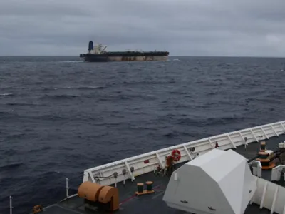 Petrolier rusesc capturat de SUA, cu sprijin britanic (sursa: US European Command)