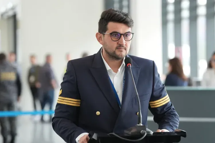 Cumnatul Olguței Vasilescu, șef peste aeroport subvenționat, salariu cu 40% peste Bolojan Foto: Facebook