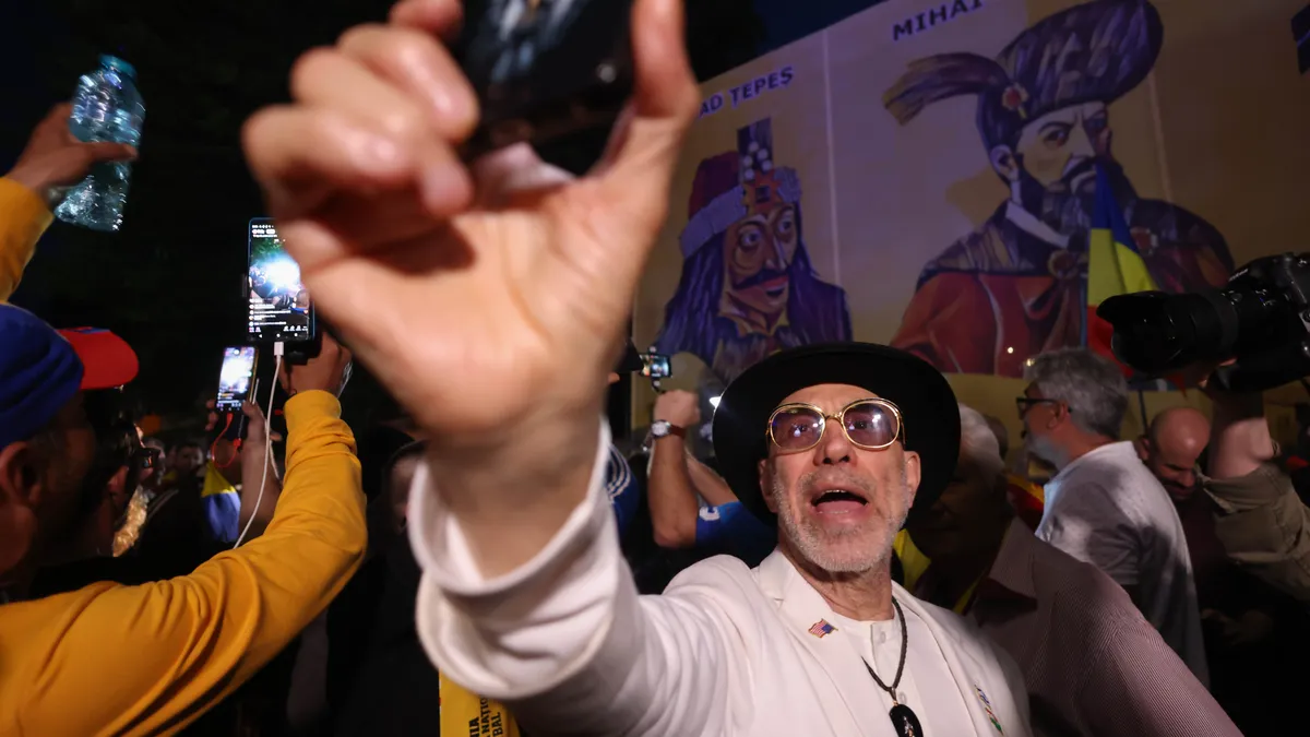 Electoratul PSD, divizat între Antonescu și Ponta Foto: Inquam/George Calin