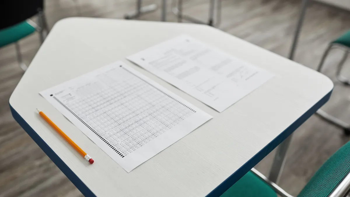 Evaluarea Națională 2026, vizualizarea lucrărilor (sursa: Pexels/Andy Barbour)