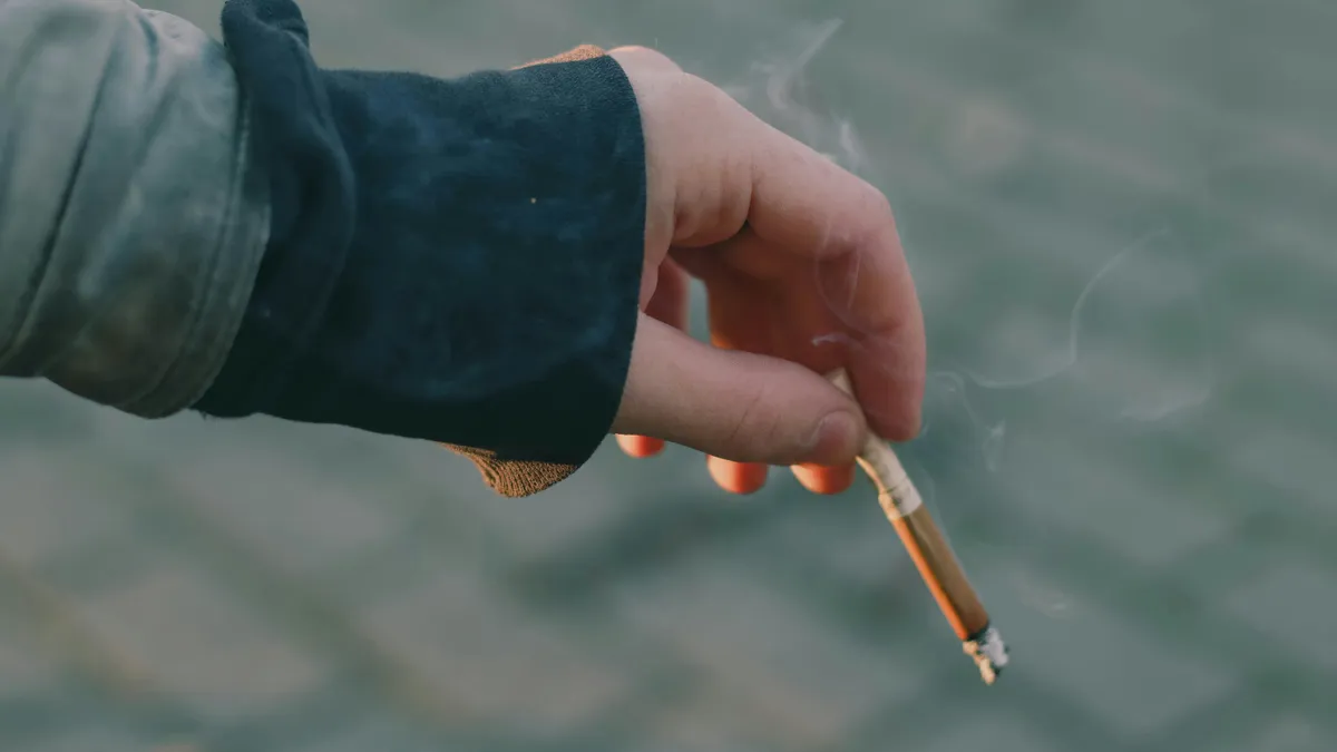 Fumatul în copilărie, infarct la 30 de ani (sursa: Pexels/Kseniya Korotkaya)