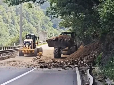 Șoferii blocați în Valea Oltului, șocați de ritmul bleg al lucrărilor Foto: captură video