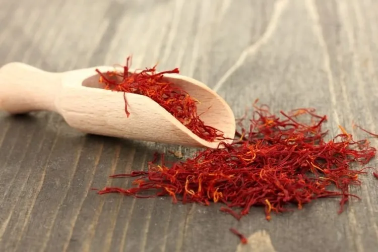 Afaceri cu șofran, denumit „aurul roșu" (sursa: ziaruldeiasi.ro)